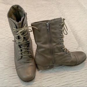 Tan Lace Up Size 8 Boots / Booties
